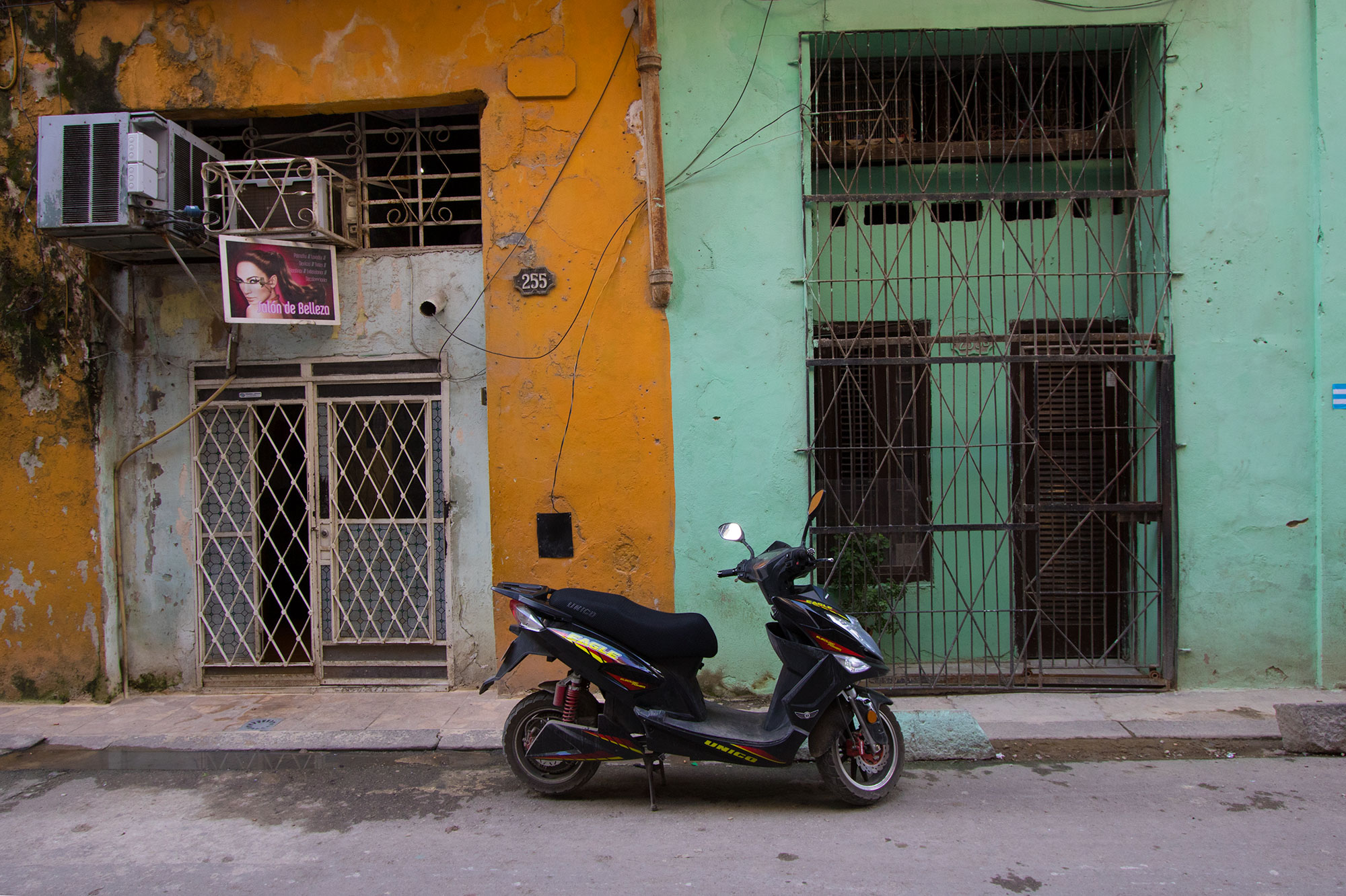 Moped in Habana Vieja