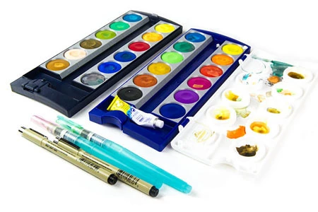 Compact gouache paint set for travel